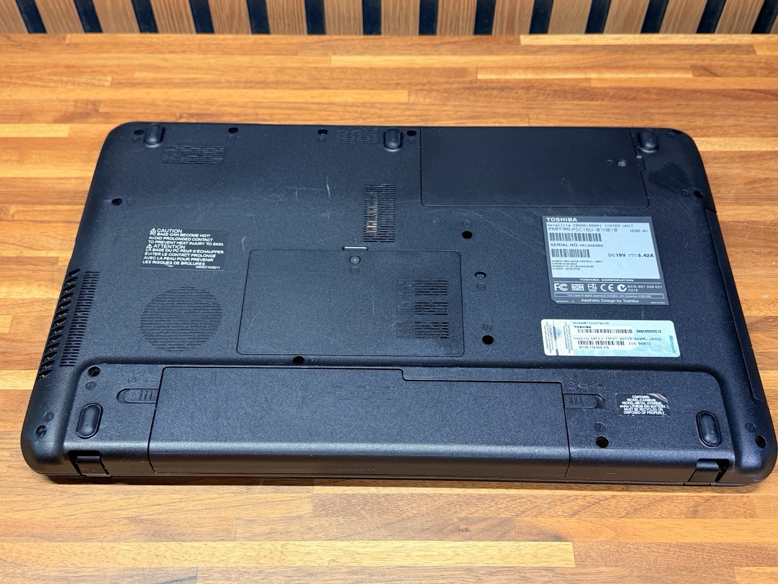 Toshiba Satellite C655D-S5401 AMD V120 2GB 250GB Windows 7 Ultimate Laptop Works
