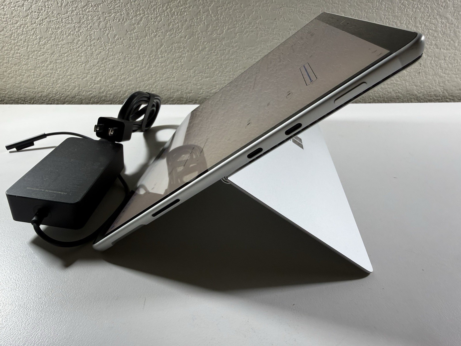 Microsoft Surface Pro 8 (1982) i5-1145G7 – 16GB RAM – 256GB 120Hz – Win 11 Pro