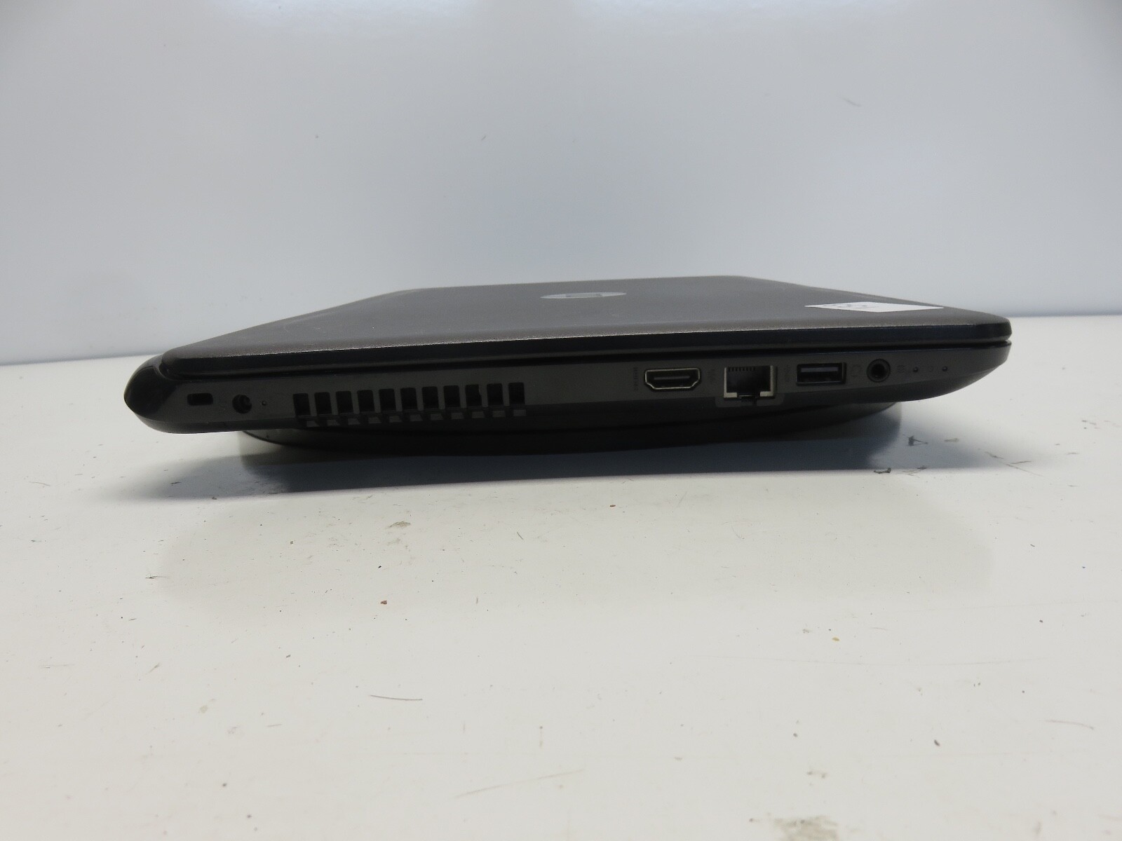HP 15 Notebook PC Pentium N3530 2.16GHz 4 GB NO HDD No Batt