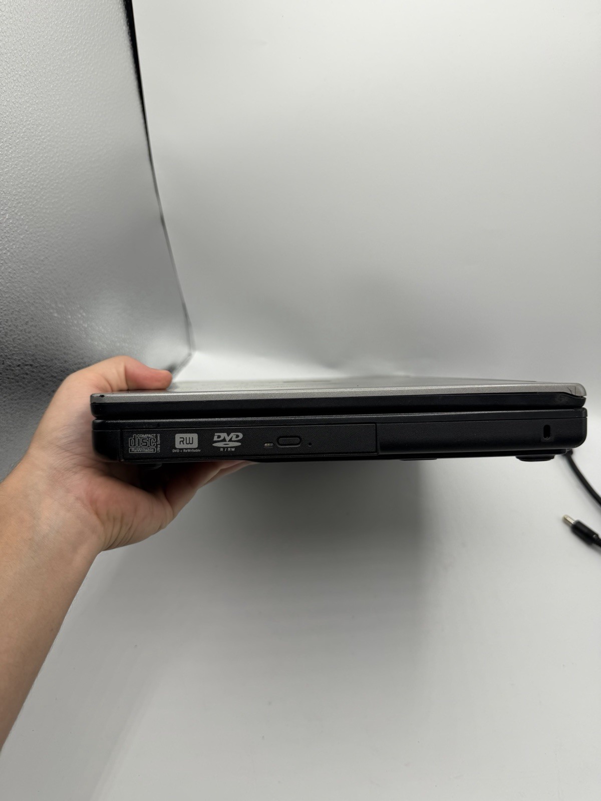 Dell Inspiron 1300 14.1″ Laptop Pentium M 1.8Ghz 1GB 300GB Windows XP Pro VTG