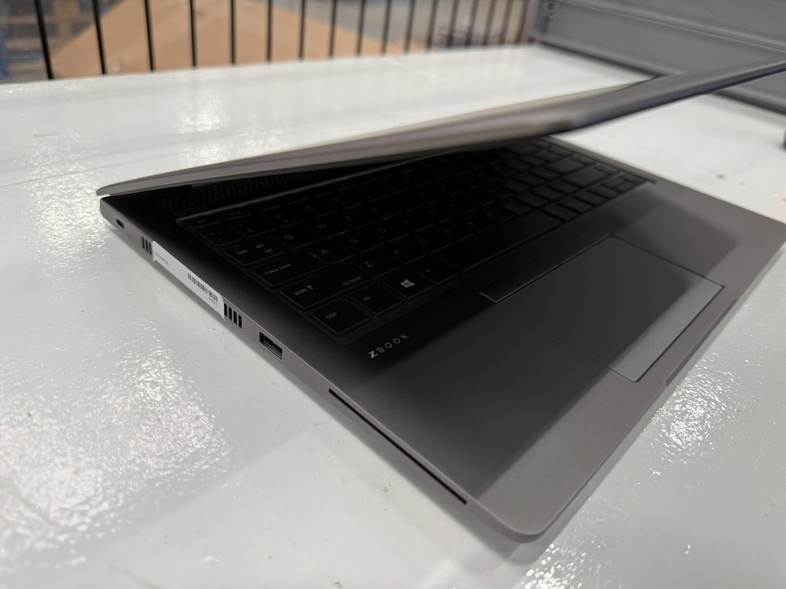 HP Zbook 14u G5 14″ Intel Core i5-7200U 2.50 GHz 16GB DDR4 256GB SSD Windows 11