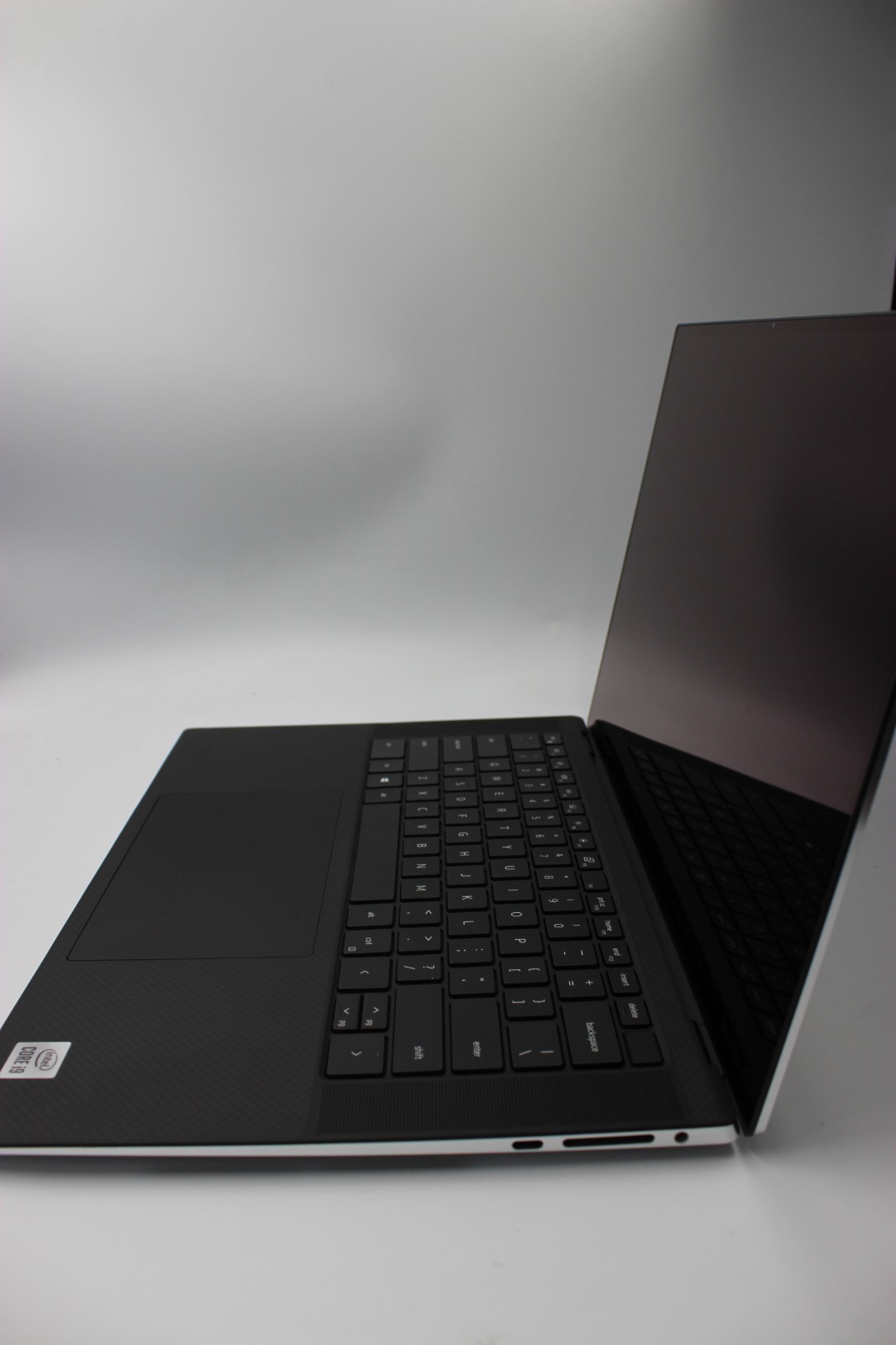 DELL XPS 15 9500| Intel i7-10750H| 32GB RAM| 1TB SSD| GTX 1650Ti| Charger!