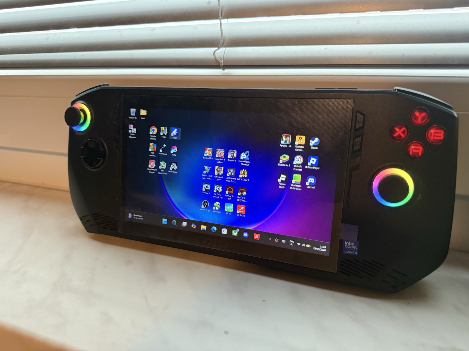 MSI Claw A1M PC Gaming Handheld Intel Core Ultra 5-135H 7″ 120Hz 16GB RAM 512GB