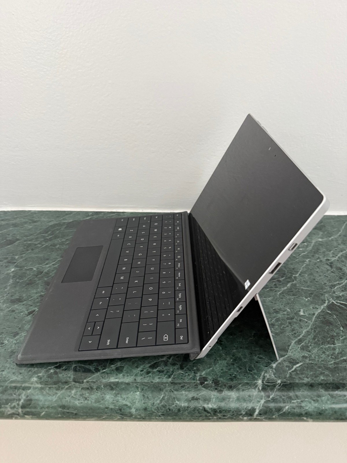 Microsoft Surface Pro 3 | 12.3″ | i5-4300U | 4GB 128GB SSD | Win 11 Home