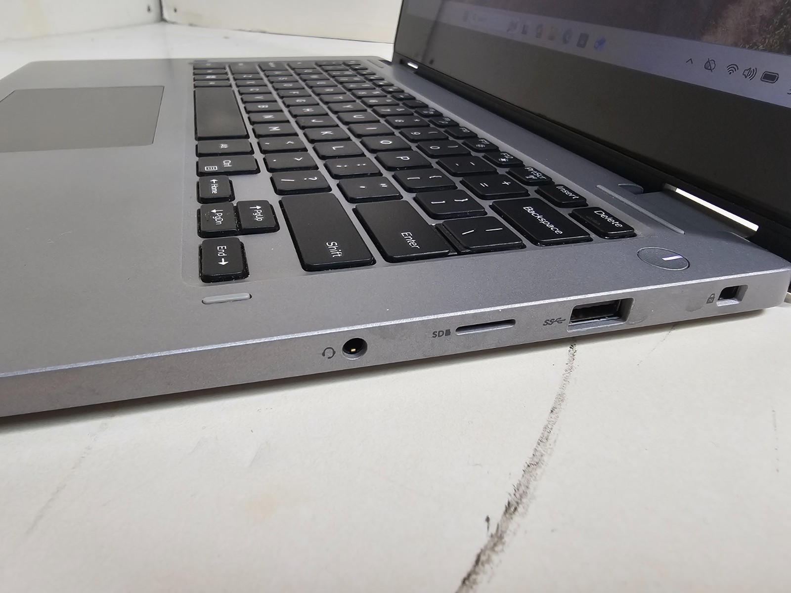Dell Latitude 3310 2 in 1 Laptop – 1.6 GHz i5 8GB 256GB 13.3″ Touchscreen – SP1