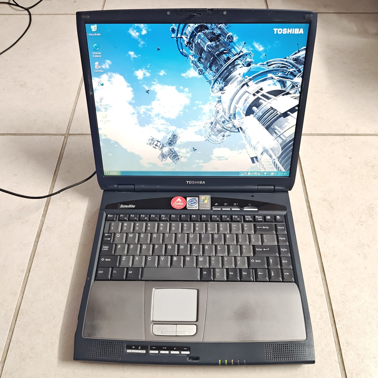 Toshiba Satellite 1805-S274 15″ Windows XP Laptop – 20GB HDD/256MB RAM #3902