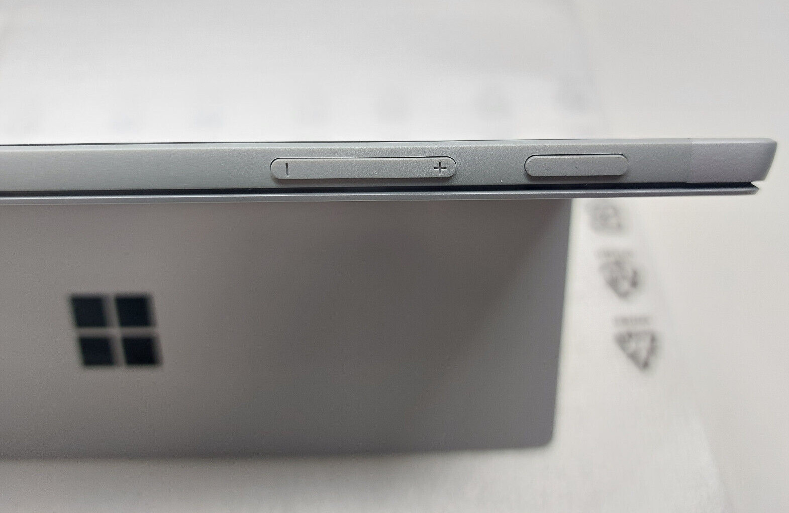 Microsoft Surface Pro 6 1796 i5-8350U 1.7GHz 128GB 8GB RAM w/ 127W Power Adapter