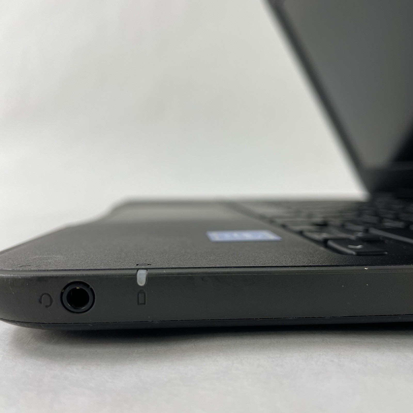 Dell Inspiron 3181 11.6″ Celeron N3060 1.60 GHz 4 GB RAM 16 GB HDD No AC – READ