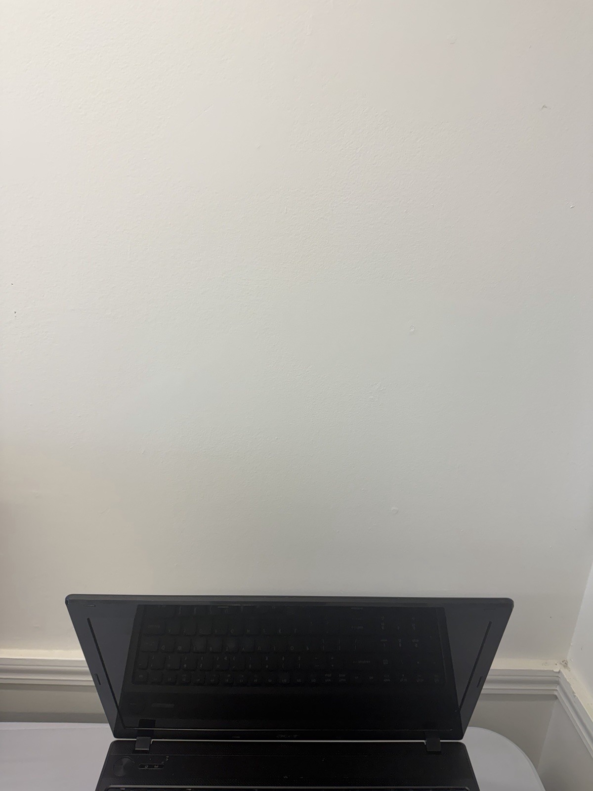 Acer Aspire 5336-2524 Laptop – Good Screen – Intel Celeron 900 – Read Des