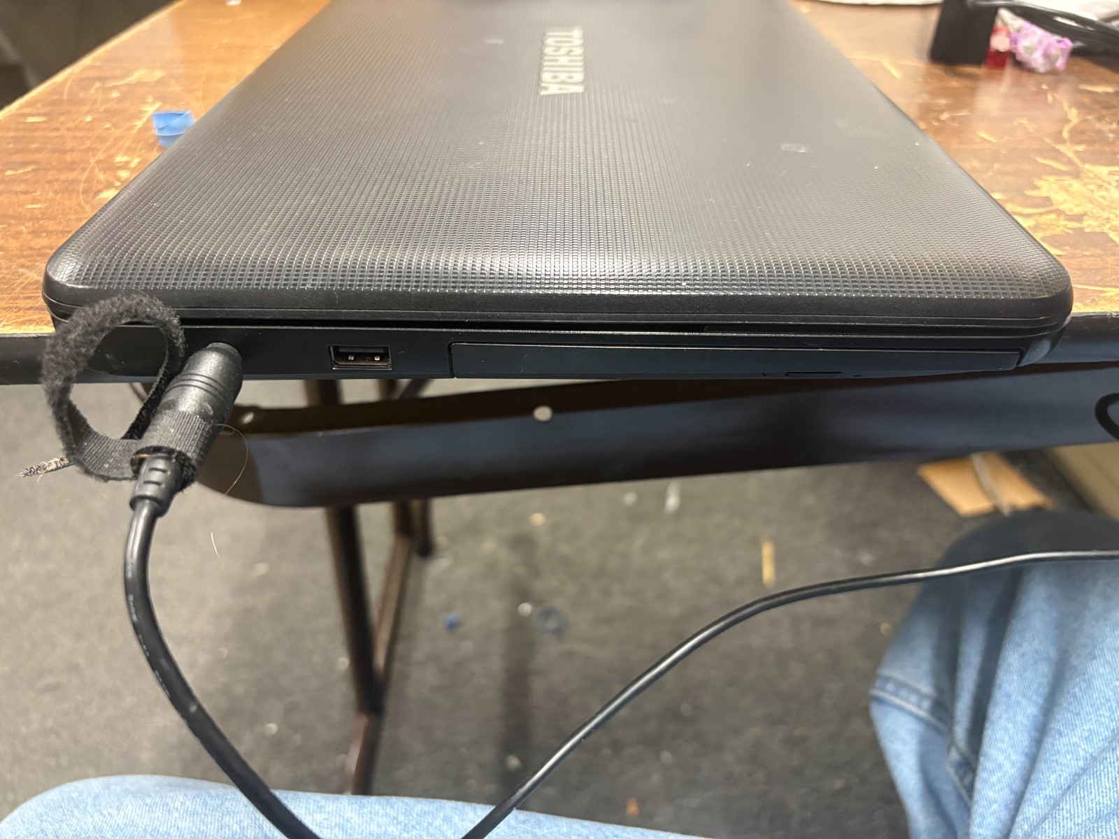 Toshiba Satellite C855D- S5340 AMD E1-1200 APU @1.40GHz 4GB RAM No OS No HDD