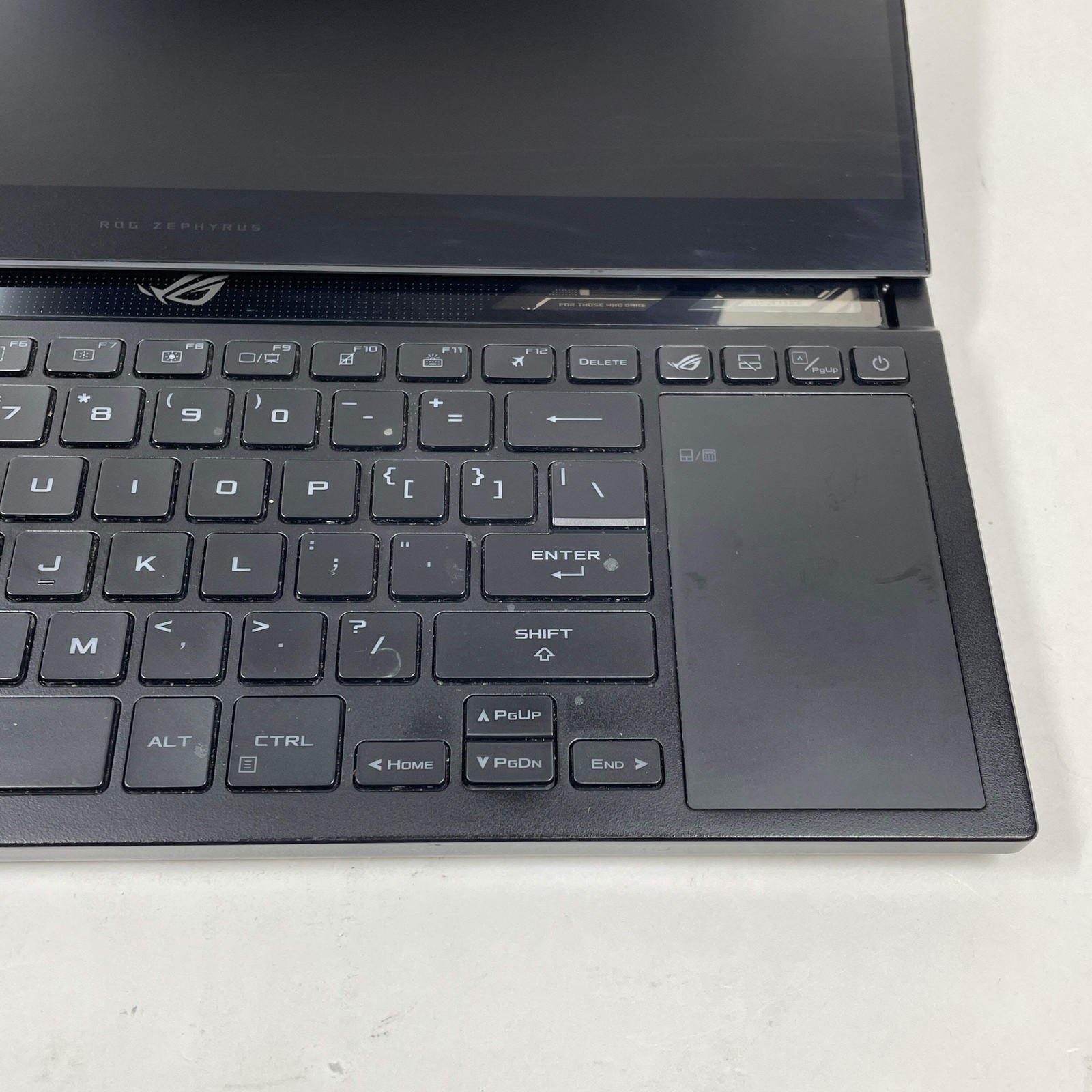 Asus ROG Zephyrus Duo 16 GX650 16″ Ryzen 9 6900HX 3.3GHz 32GB RAM 1TB SSD GeForc