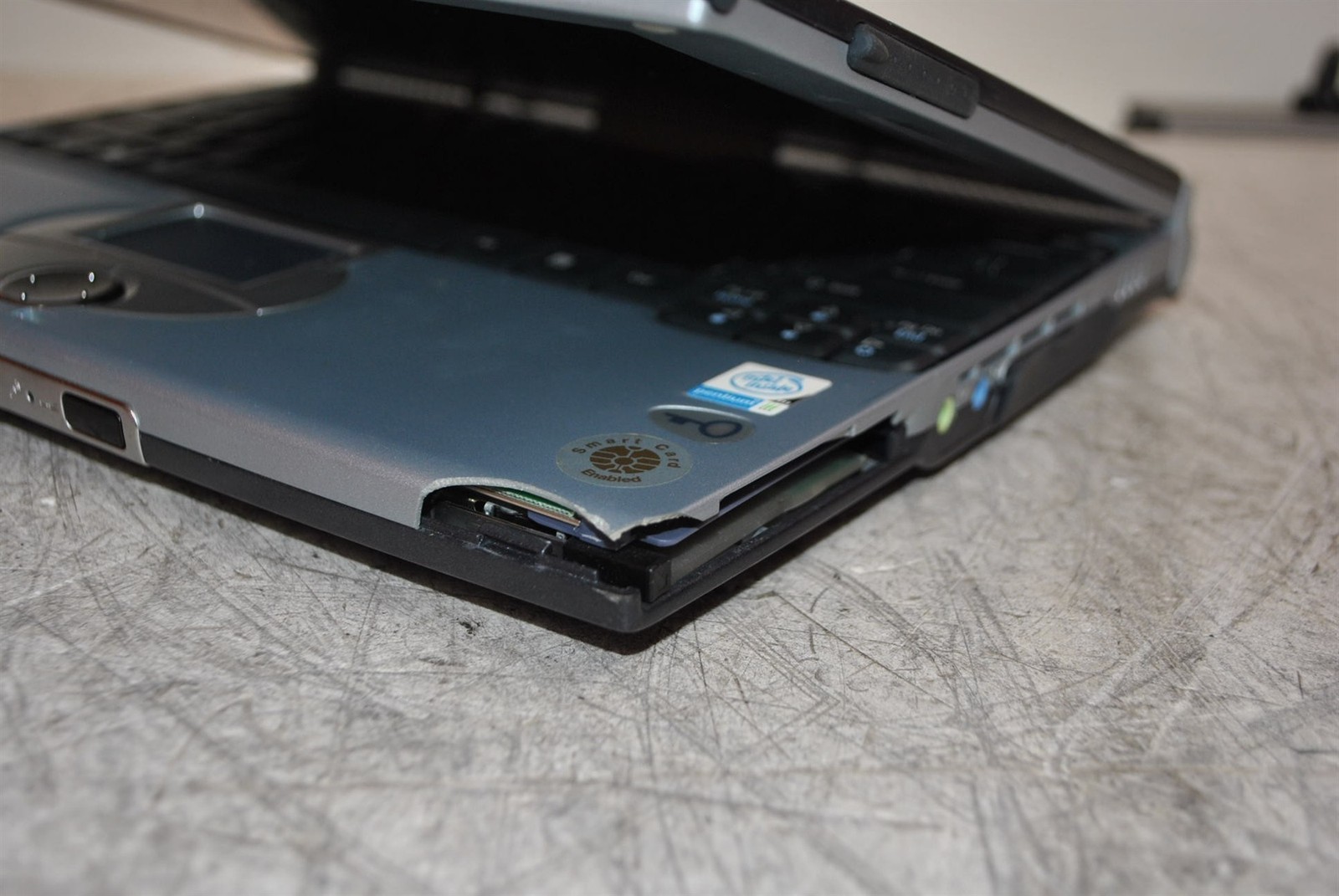 Damaged Acer TravelMate C100 Laptop Intel Pentium III 900MHz 128MB 0HD AS-IS