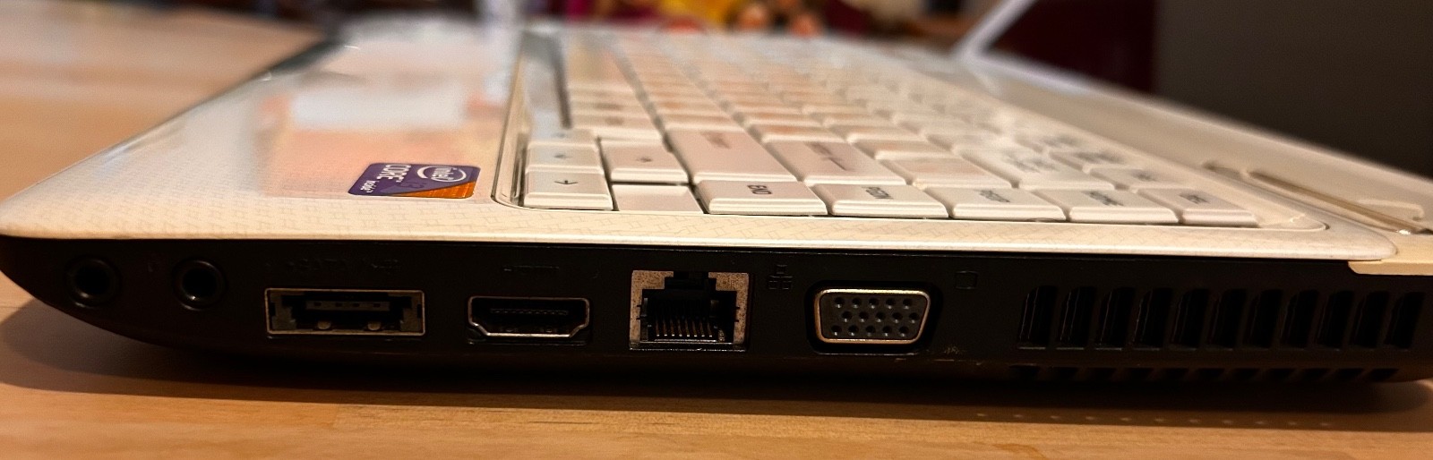 Toshiba Satellite L630 13 in, Intel core i3, M370 @2.4 Hz, 4GB RAM, working