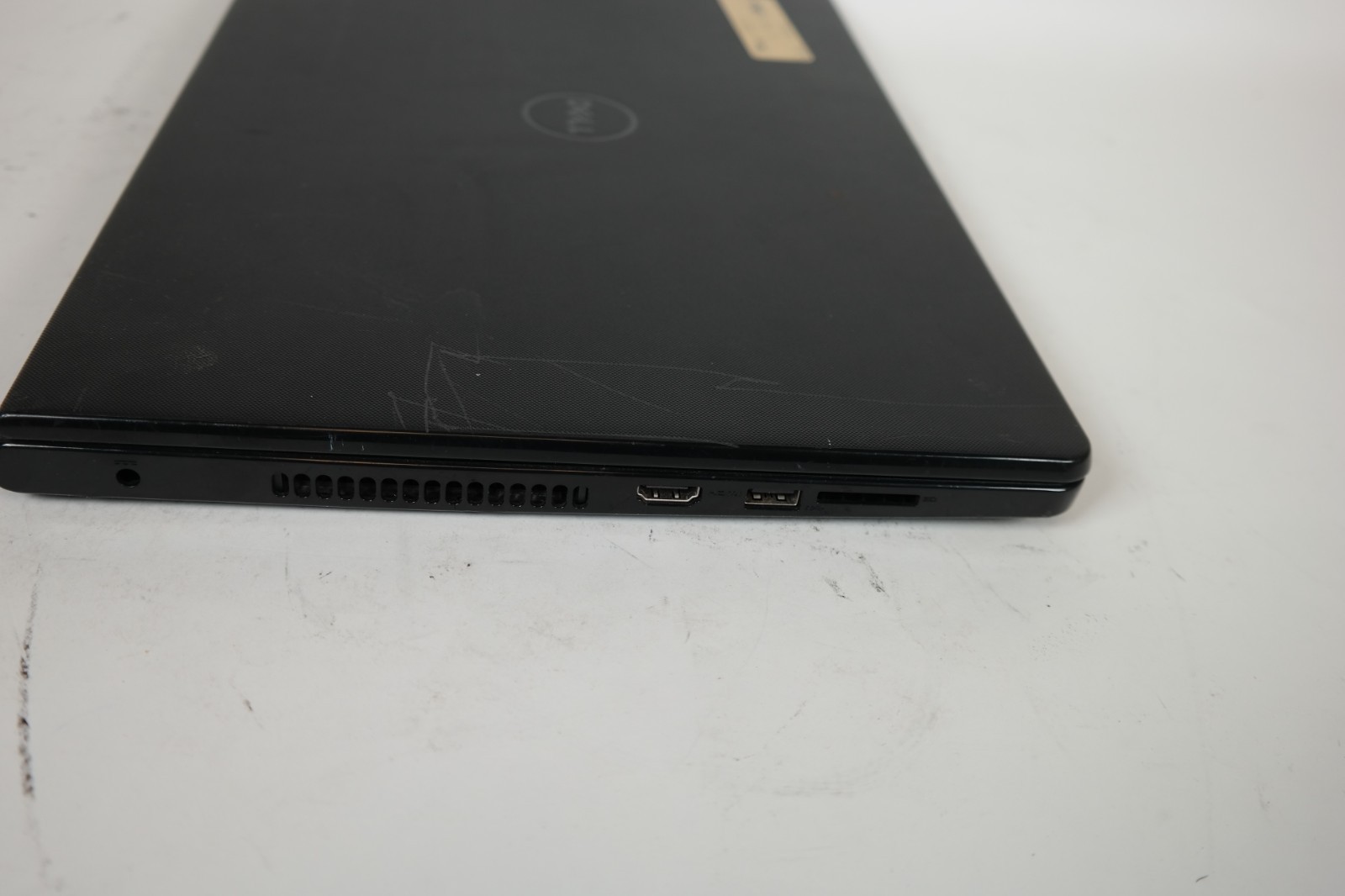Dell Inspiron 5559 15.6″ Pentium N3540 – 4GB RAM – No HDD – Broken Trackpad
