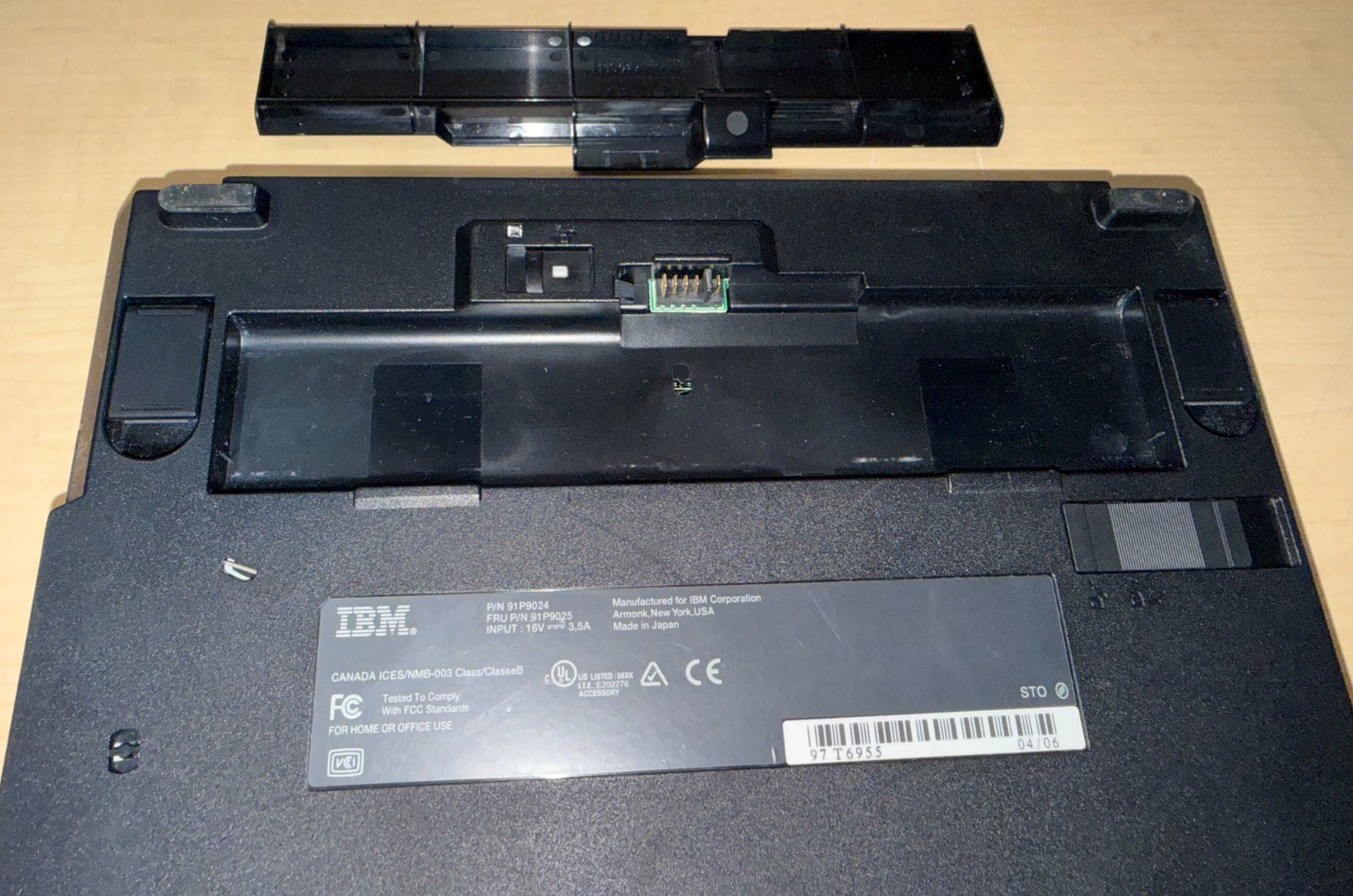 IBM ThinkPad T30 Type 2672 Laptop with Docking Station and Power Adapter KL