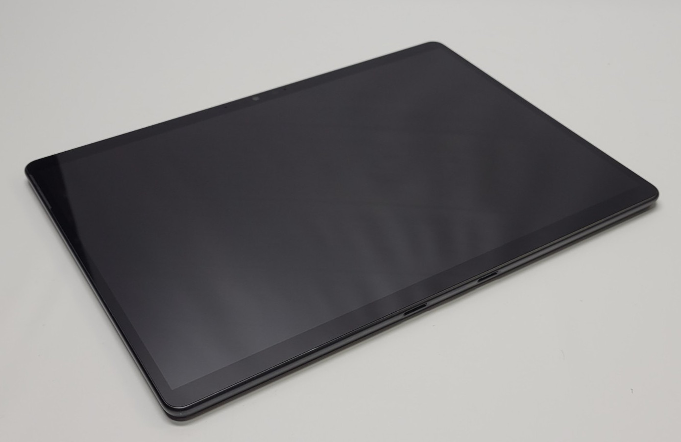 Microsoft Surface Pro 9 13″ i5-1235U 8GB RAM 256GB SSD 2038 Win11 Tablet