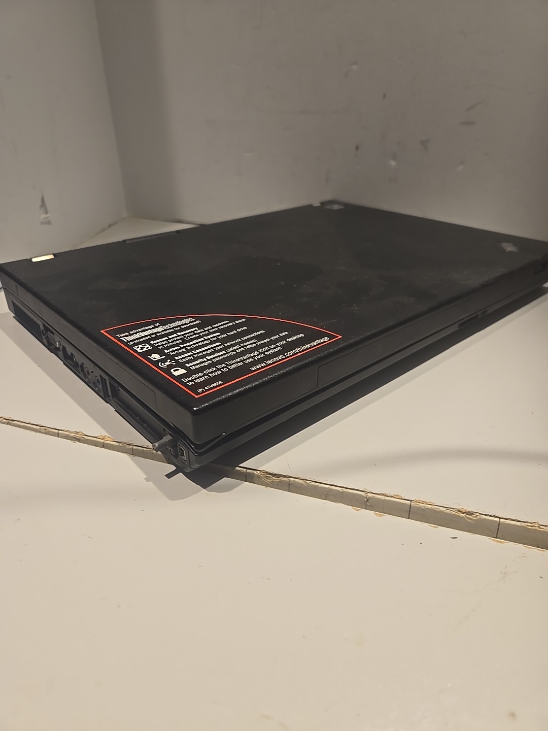 Lenovo IBM Thinkpad R61i Laptop Untested No Charger No Hard Drive Screen Damage