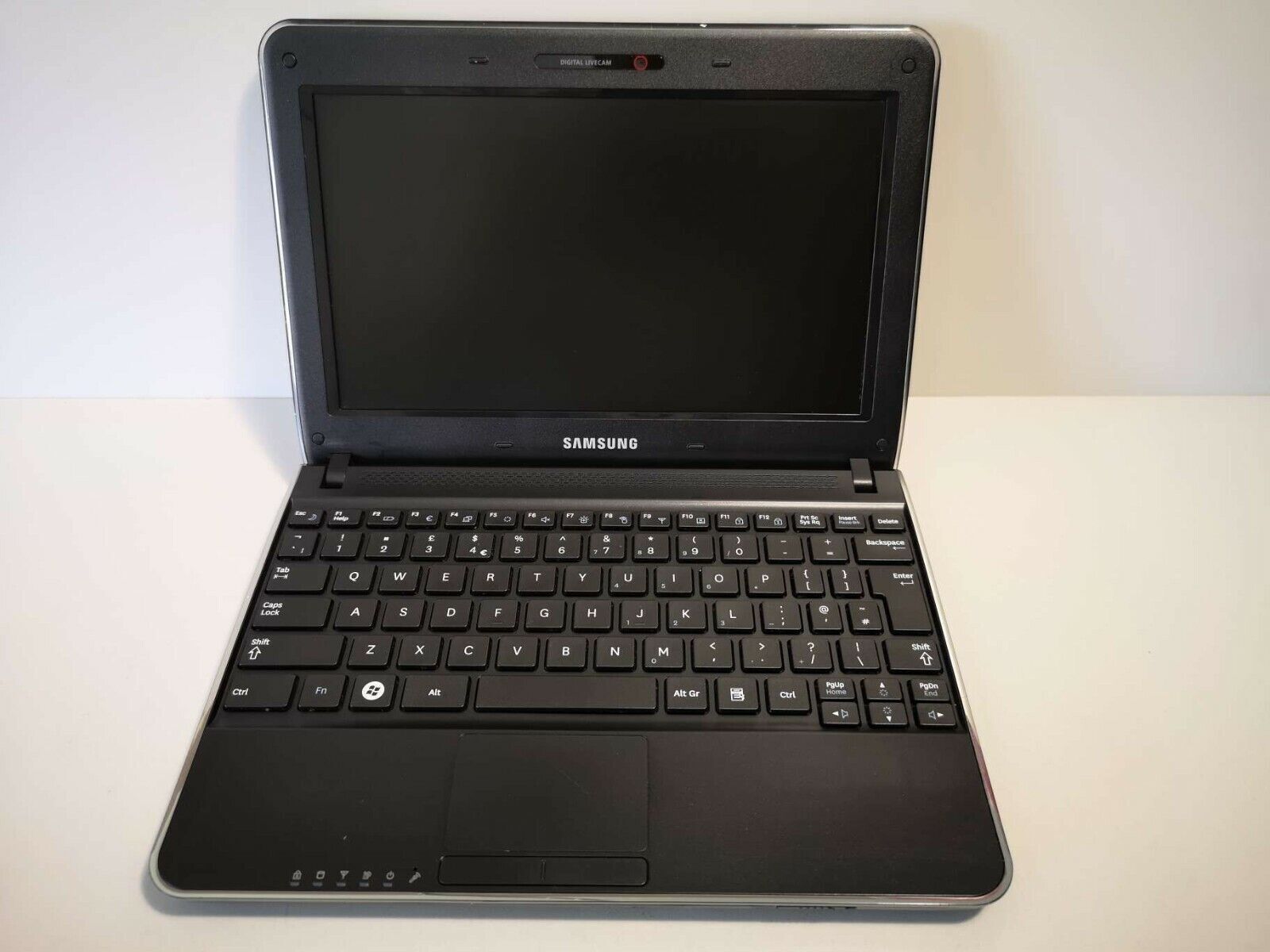 Samsung N210 PLUS 10.1” 2GB/320GB HDD ATOM N450 1.66GHz KAM 3xUSB Windows 7 Pro