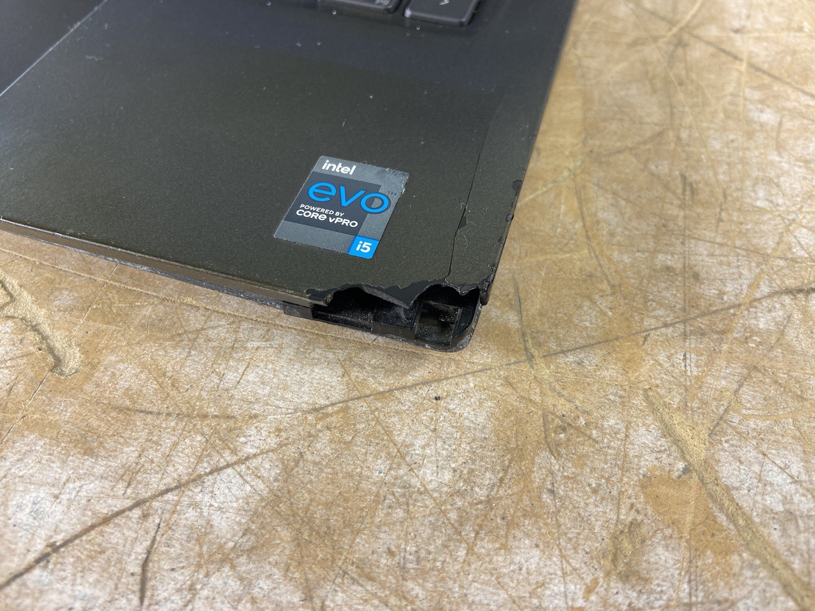 DELL LATITUDE 7420 i5-1145G7 @ 2.60GHz, 16GB RAM, NO HDD/OS – (FOR PARTS)