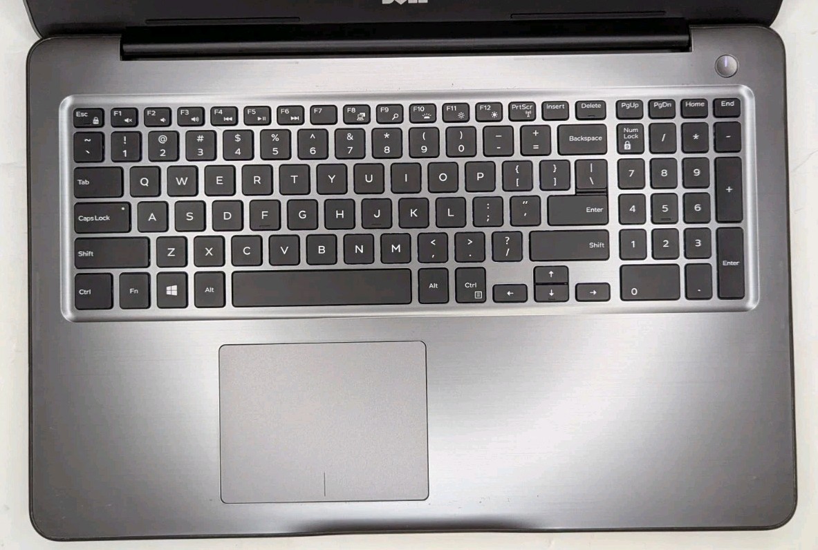 Dell Inspiron 5567 15.6″ Core i5-7200U 2.50GHz 12GB RAM 128GB SSD Windows 11