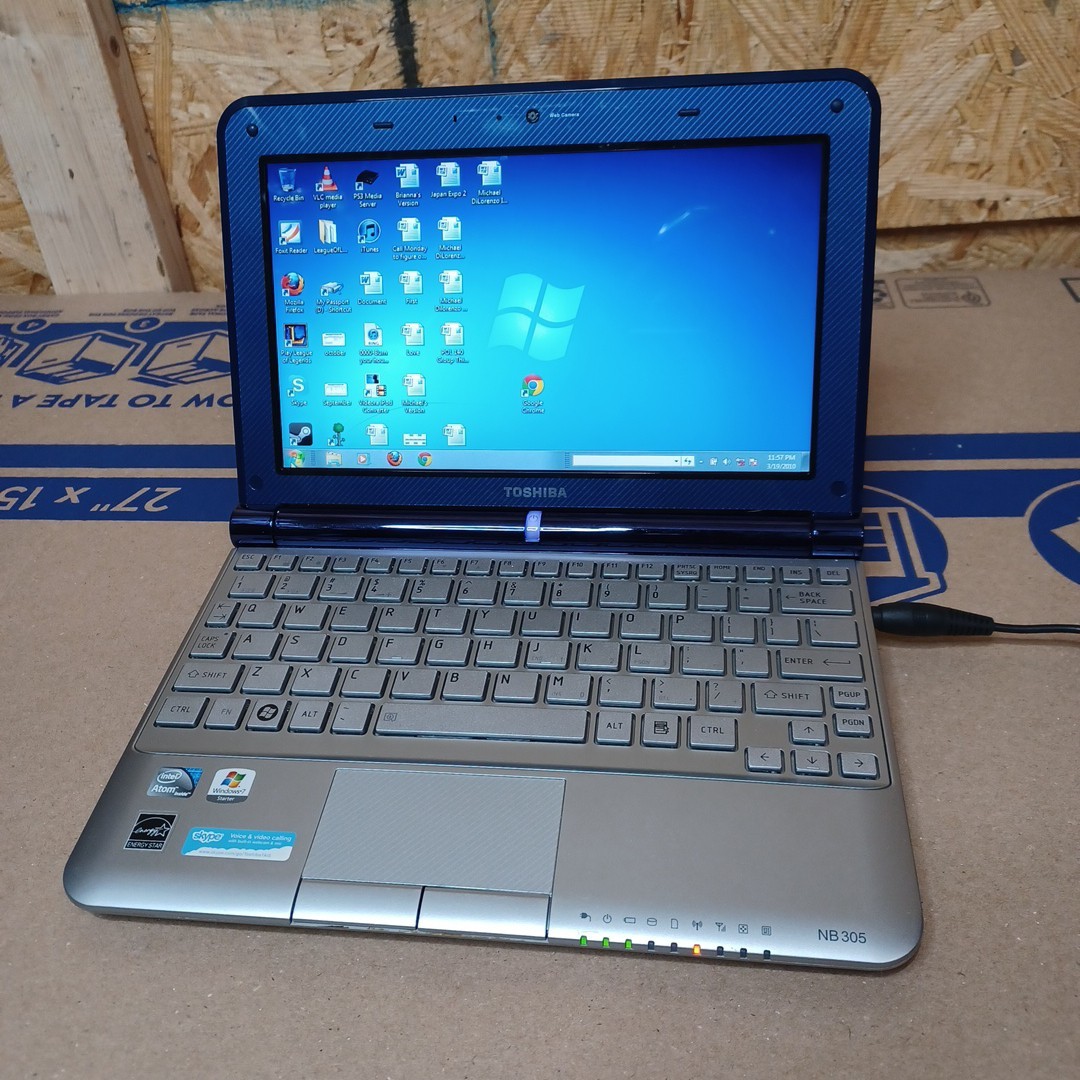 Toshiba Mini NB305 10.1in. (Intel Atom, 2GB) Netbook -Windows 7 Version Blue