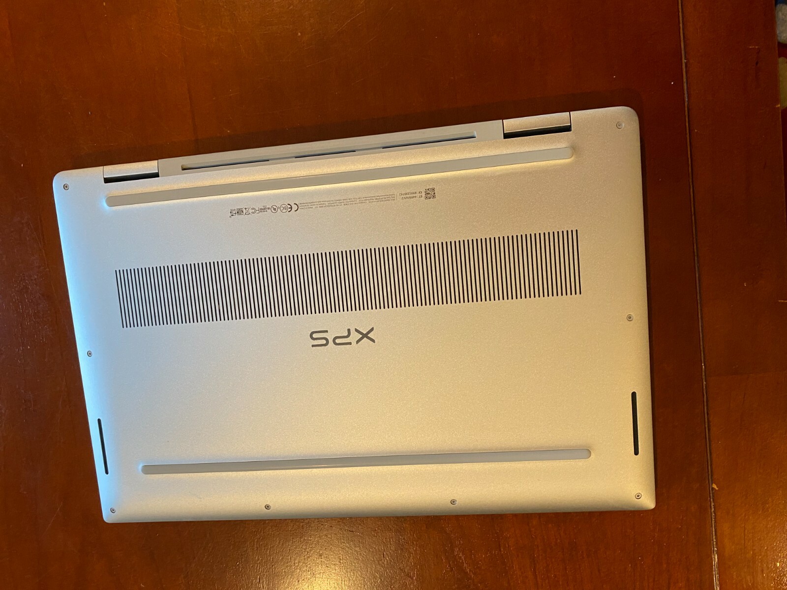 Dell XPS15 9575 2-in-1 1080p Touchscreen 2018 2.8GHz i5-8305G Vega M GL Graphics