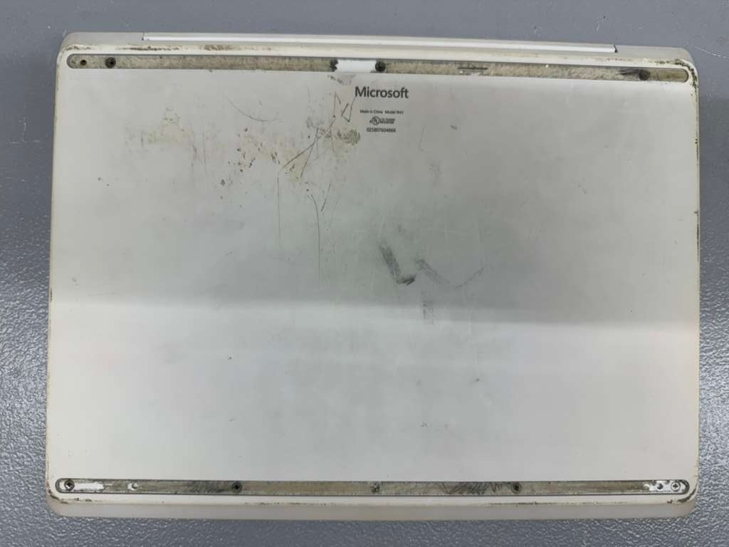 Microsoft Surface Laptop Go 1943 12.4″ i5-1035G1 – BROKEN LCD