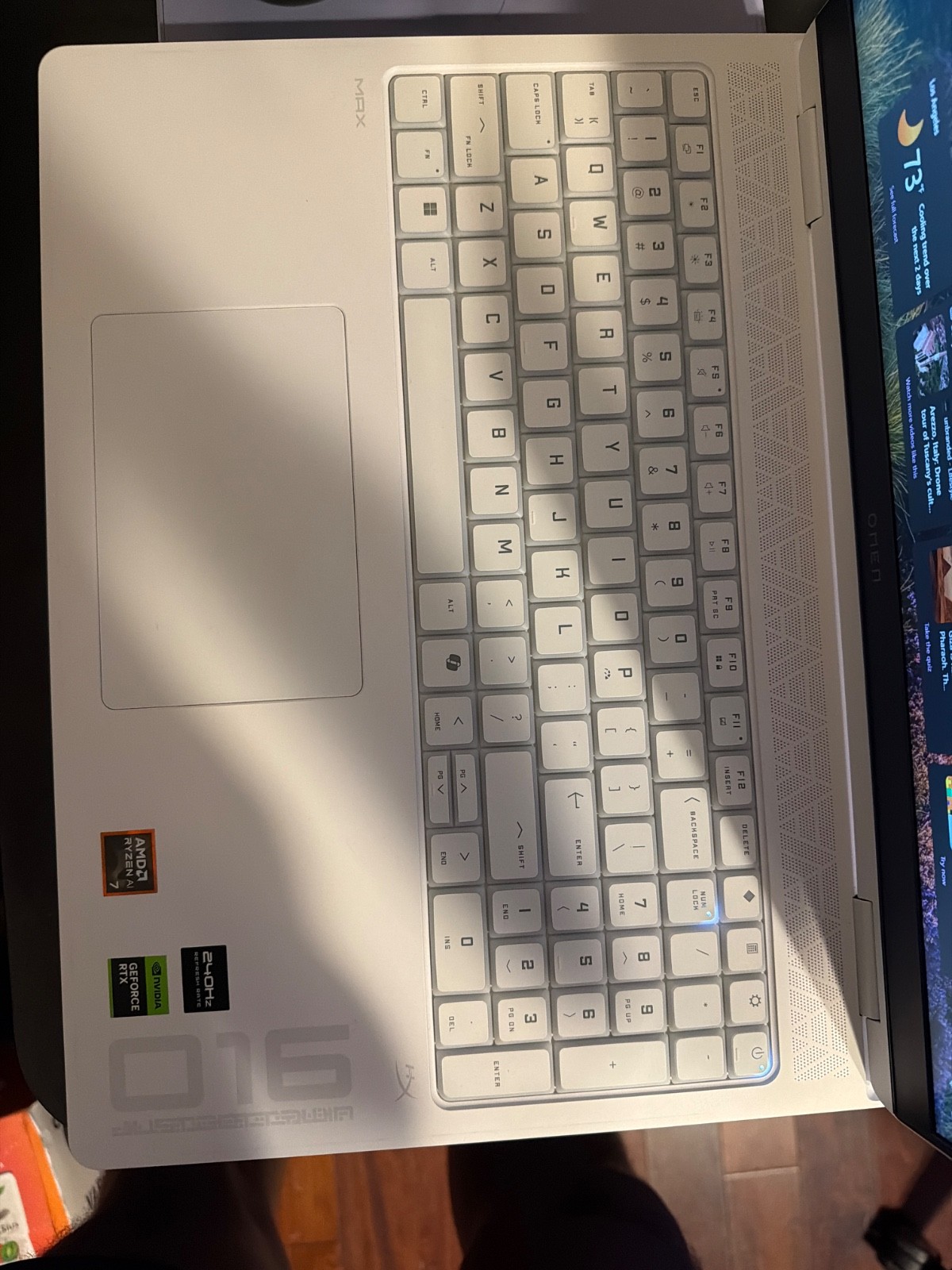 White hp omen max 16 RTX 5060 16gb of ram 240hz display
