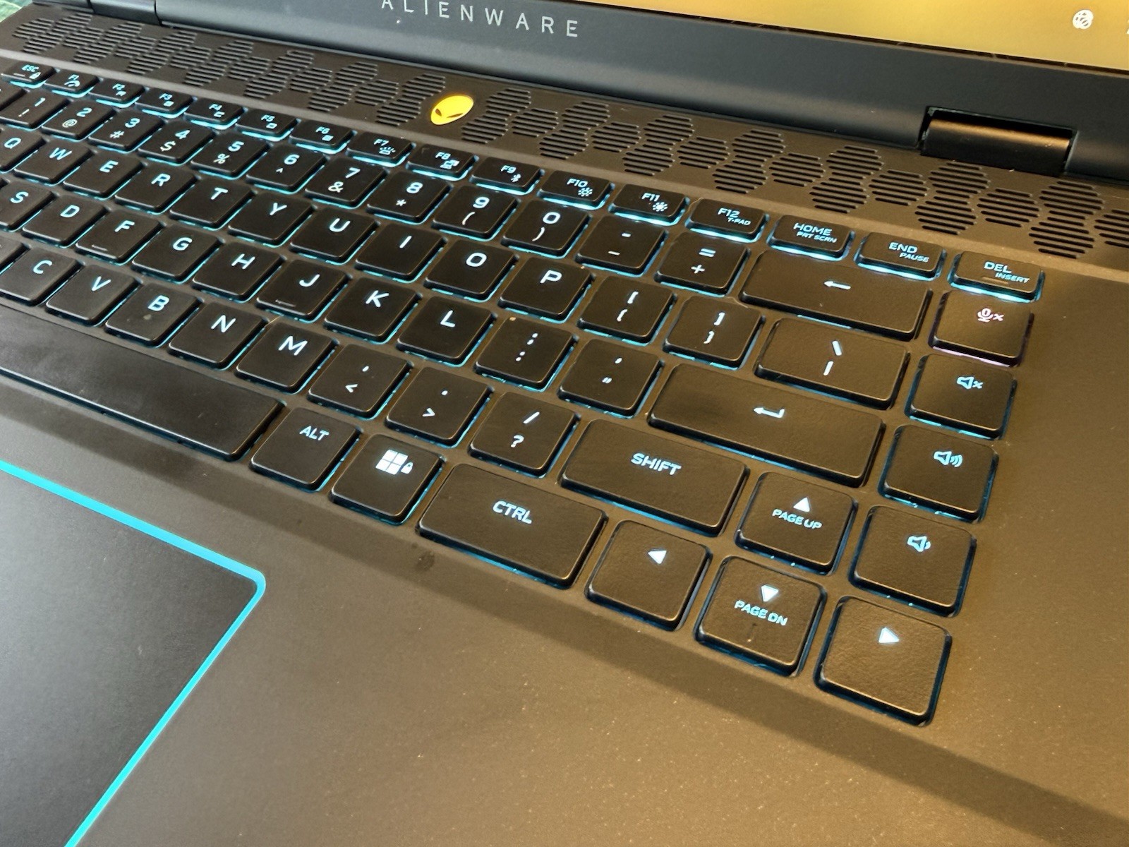 Alienware M16 R2 Gaming Laptop 1 TB SSD 16 GB RAM Intel Core Ultra 7 1.40 4060