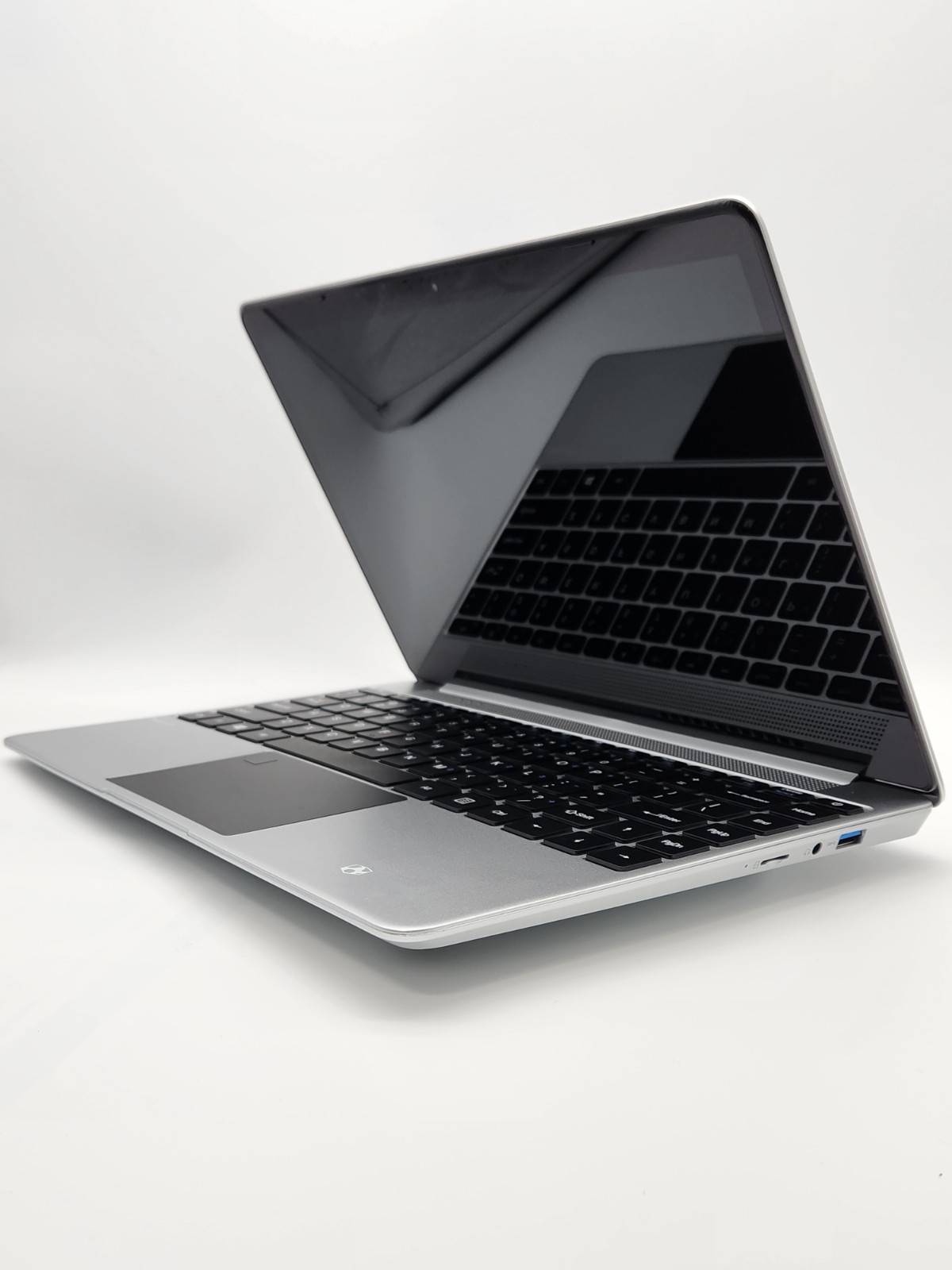 Gateway 14.1″ FHD i3-1005G1 12GB RAM 512GB SSD Win10 Home Fingerprint