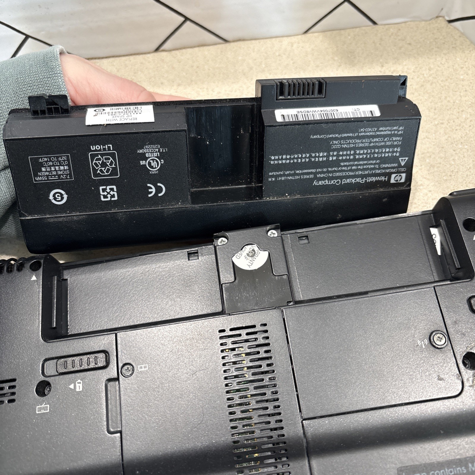 HP Pavillion TX1000 Laptop with Swivel Display For Parts Broken Screen