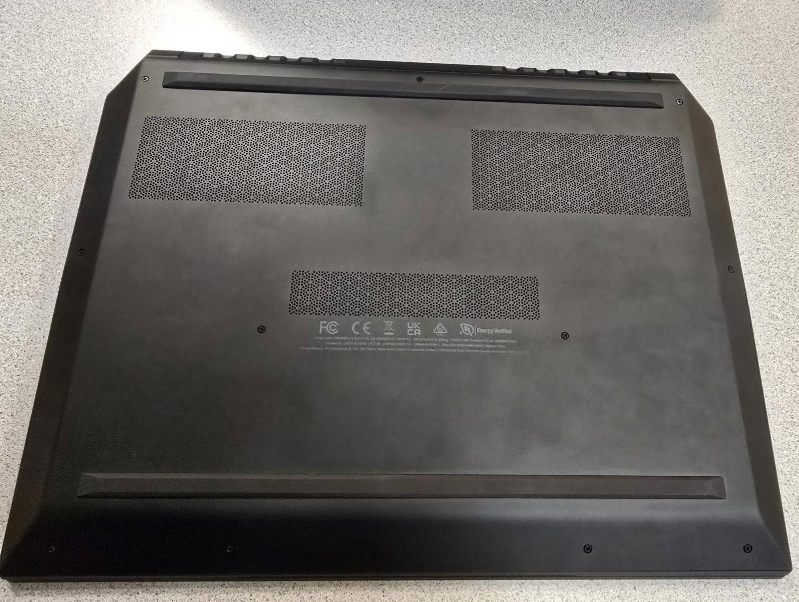 Corsair Voyager A1600 16” 1TB AMD Ryzen 7 16GB RAM Gaming Laptop- French Layout