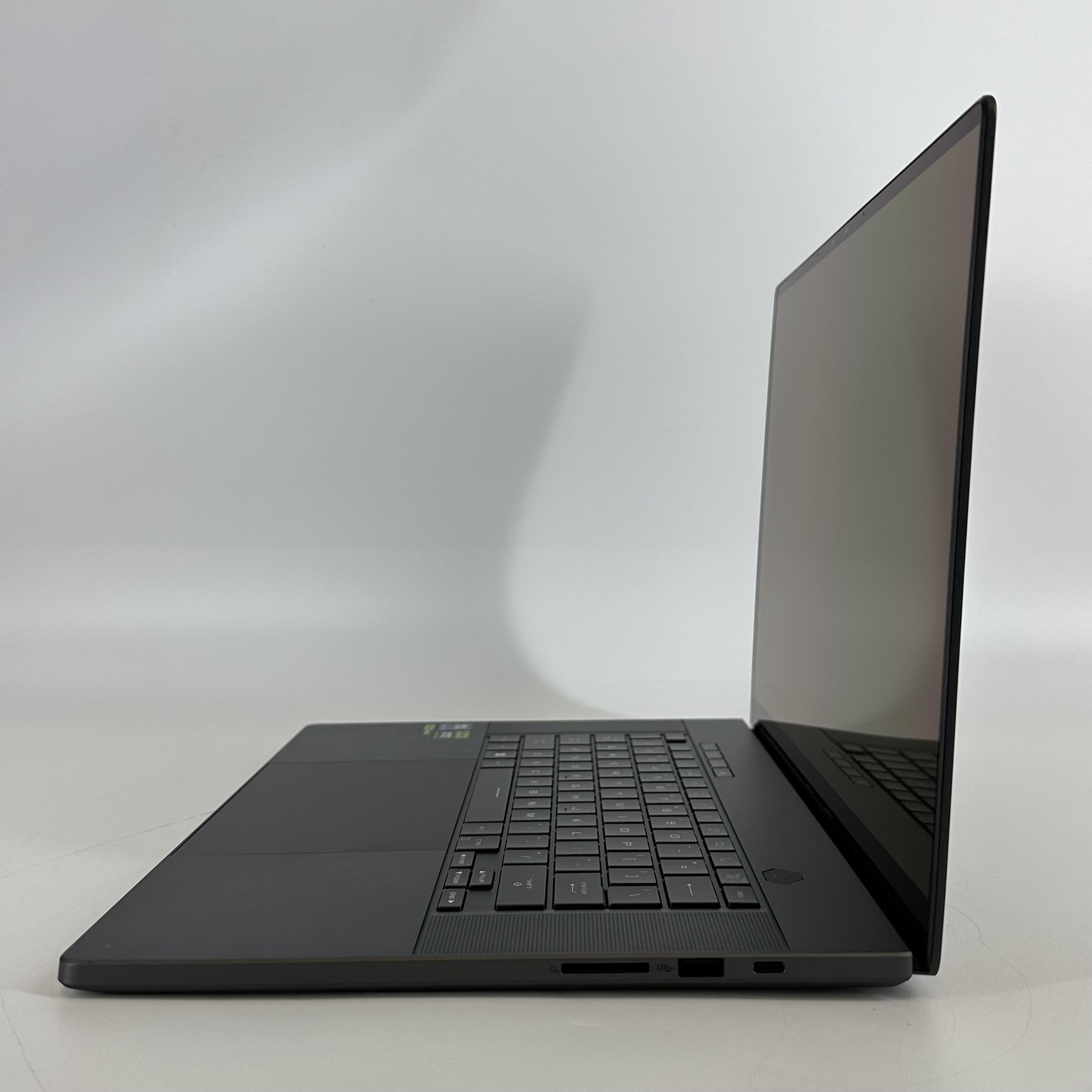 Asus ROG Zephyrus G16 GU605 16 QHD+ 2.5GHz Ultra 9 185H 16GB 2TB/1TB RTX 4070