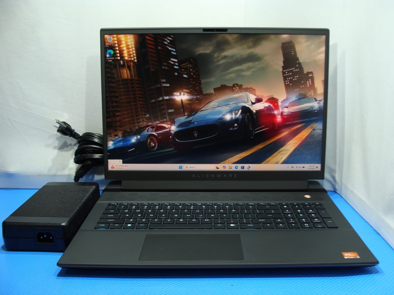 Alienware m18 R1 AMD 18″ FHD+ 480hz AMD Ryzen 9 7945HX 32GB 1TB RX 7900M 16GB