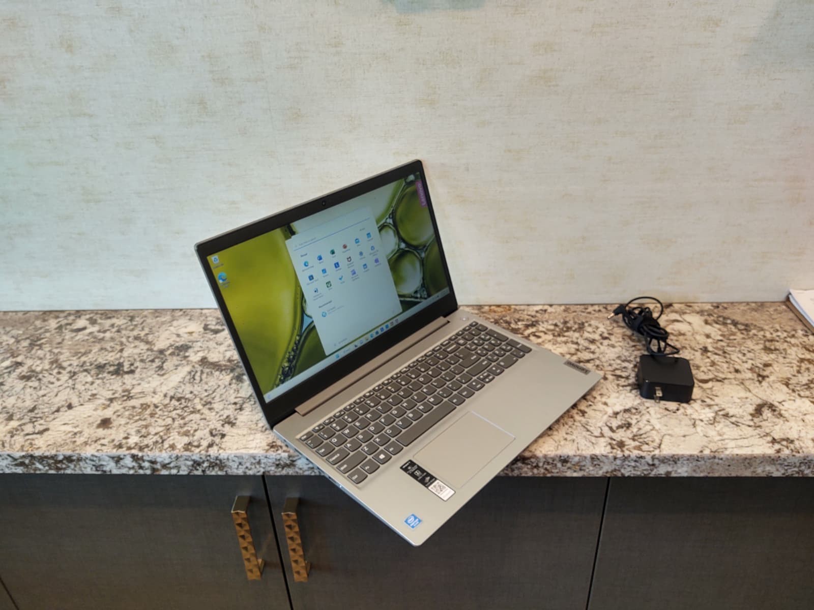 Great laptop for school, work or retro gaming Lenovo IdeaPad 3 15.6″