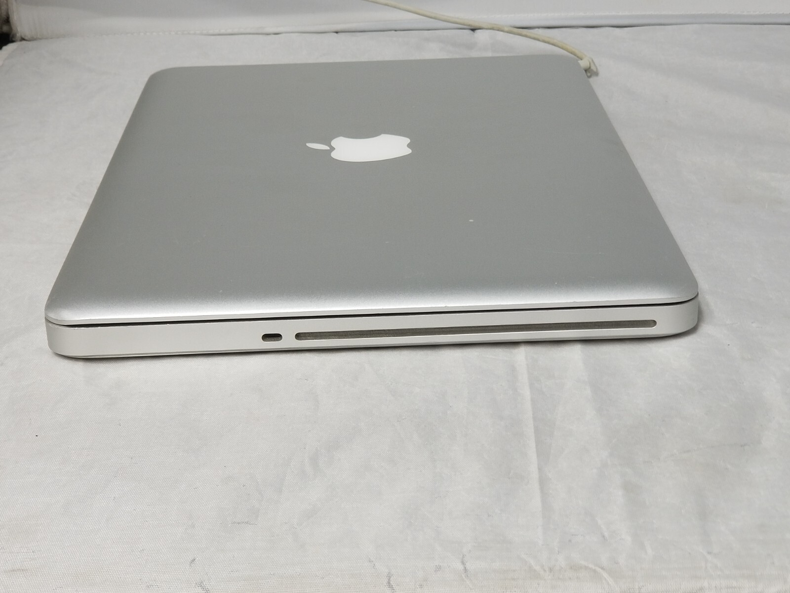 APPLE MACBOOK PRO LAPTOP 13″ 2.26GHZ MID-2009 4GB RAM NO HD/ NO Os