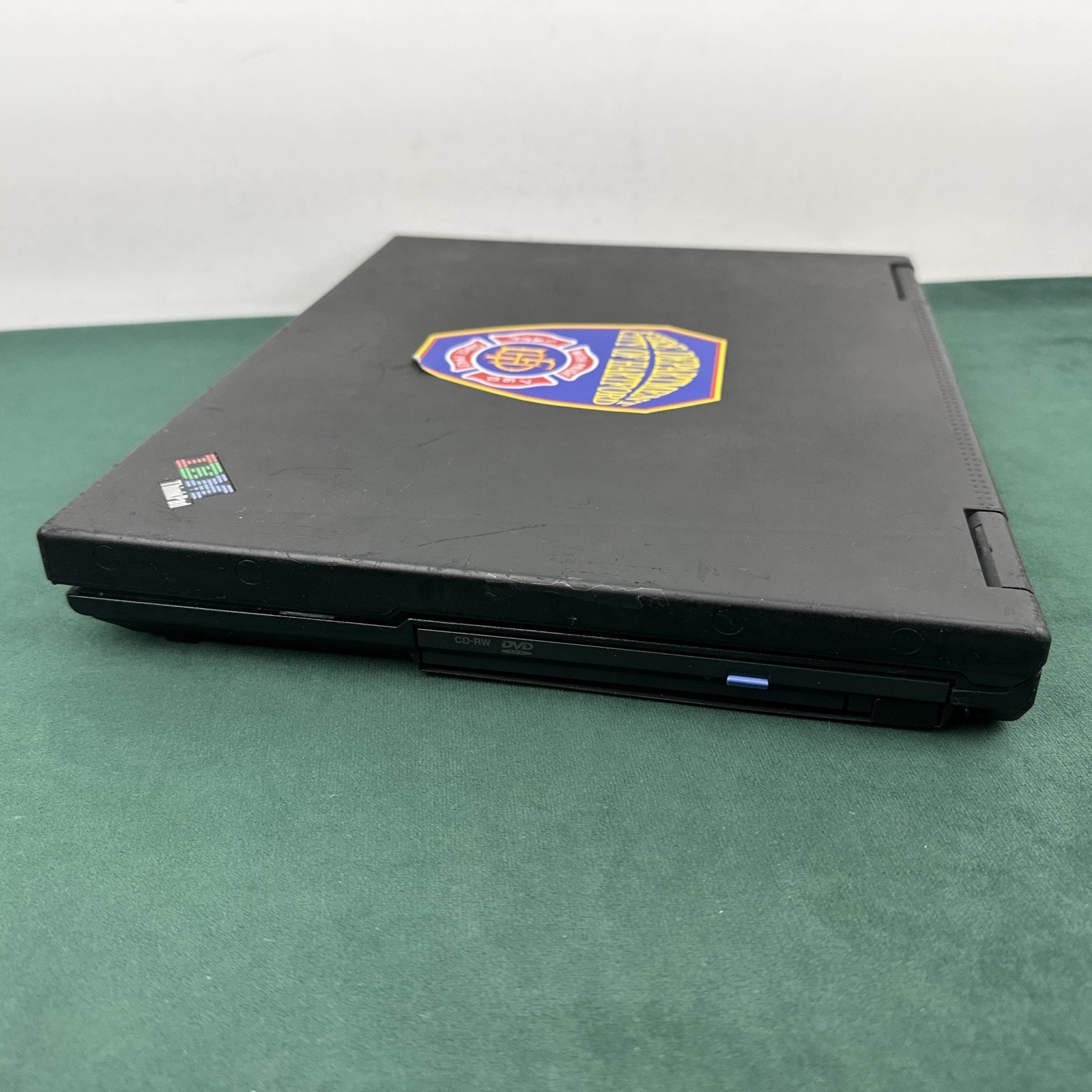 IBM ThinkPad T22 Laptop Type 2647 Vintage Windows 98/2000 Parts Repair As Is