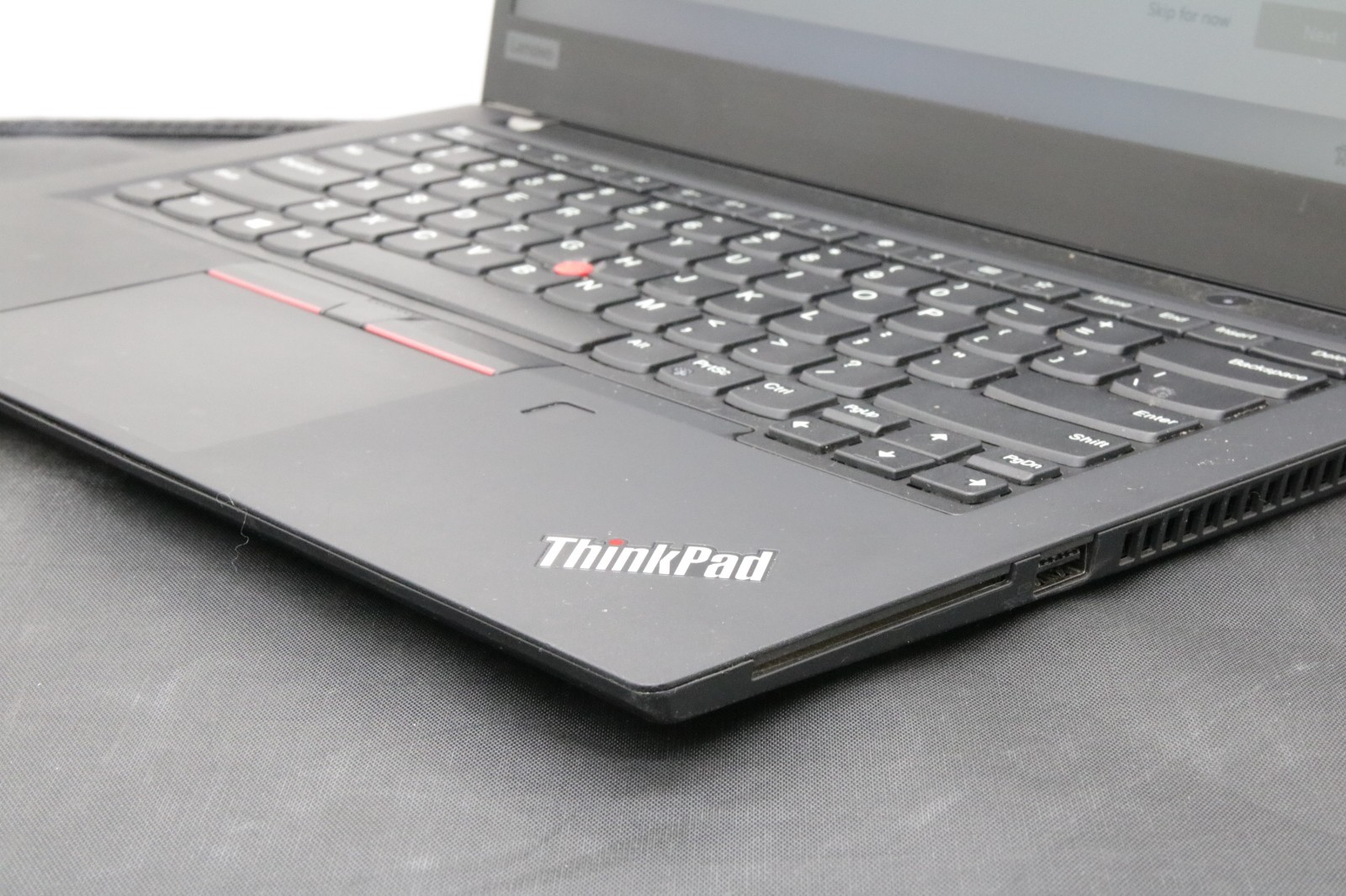 Lenovo ThinkPad T490 – i5-8365U – 8GB, 256GB, Windows 11 +Adapter (B Grade Worn)