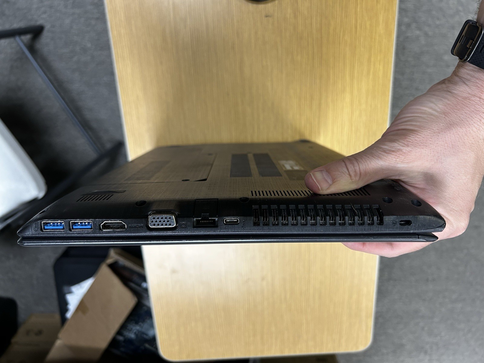 Laptop Acer Aspire E 15 15.6″ i3-8130U 6GB 250 gb hdd, Win11 home Black, TESTED