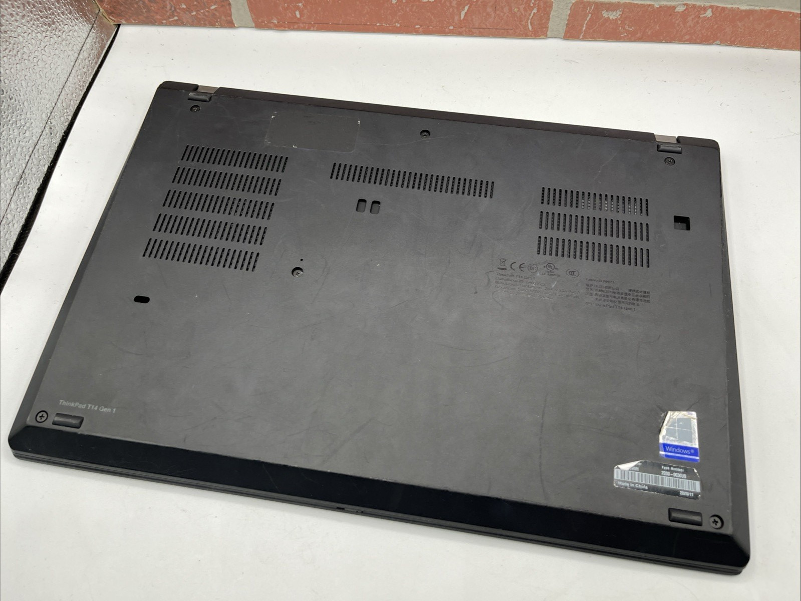 Lenovo T14 1st gen Intel Core i5 vPRO 10th gen – FOR PARTS ONLY – DOES NOT WORK