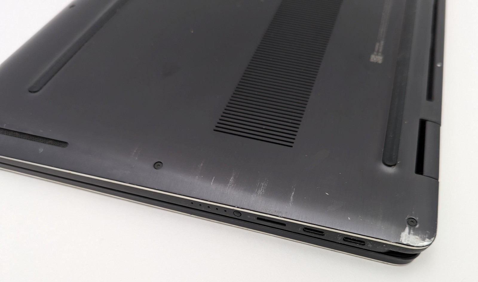 Incomplete Dell XPS 15 9575 15.6″ 4K Touch Laptop i7-8705G 3.10GHz 16GB RAM Vega