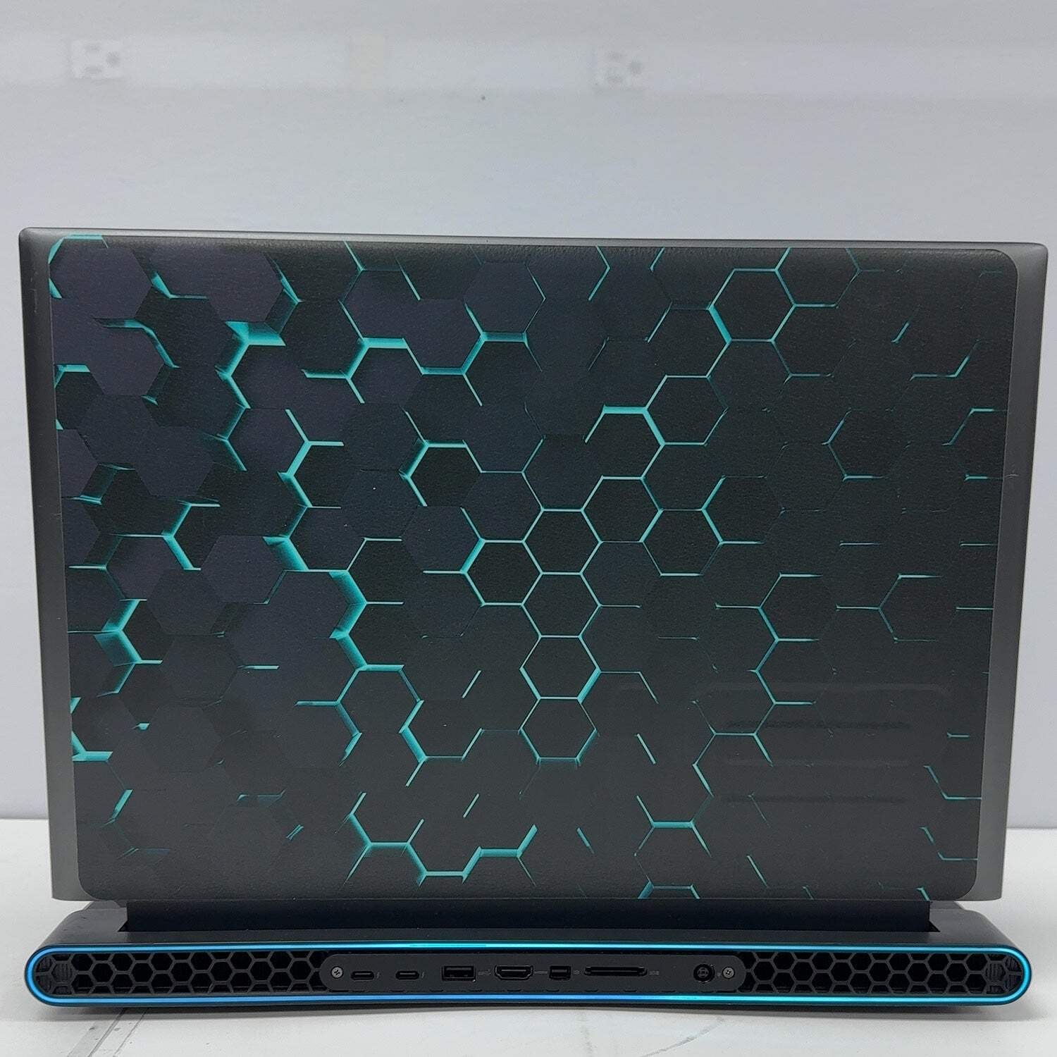 Alienware M16 M16R1 16″ i7-13700HX 5.0GHz 32GB RAM 2TB SSD GeForce RTX 4070