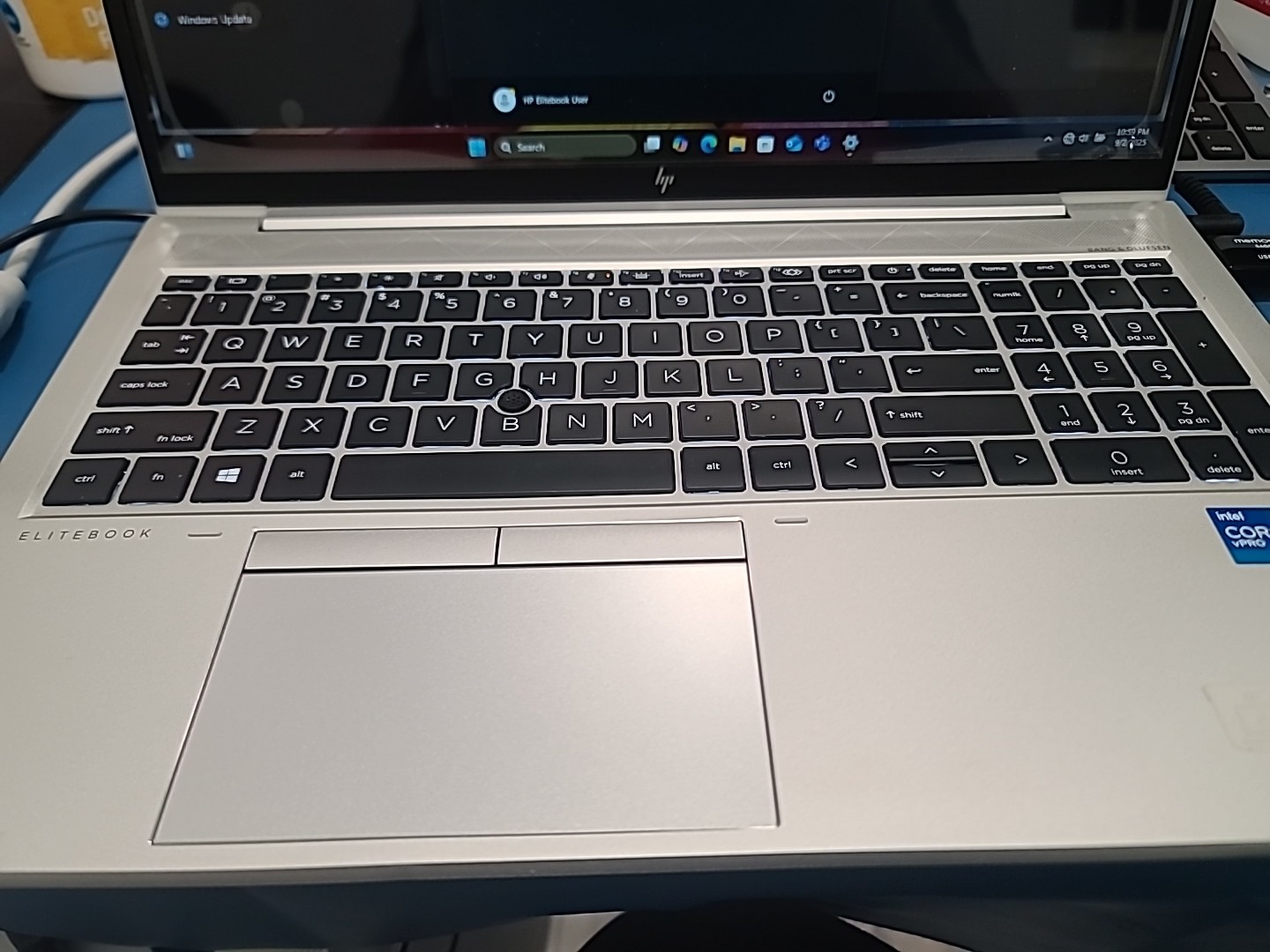 HP Elitebook 850 G8 15.6″ Silver FHD 2.4 GHz i5-1135G7 16GB 512GB NVMe