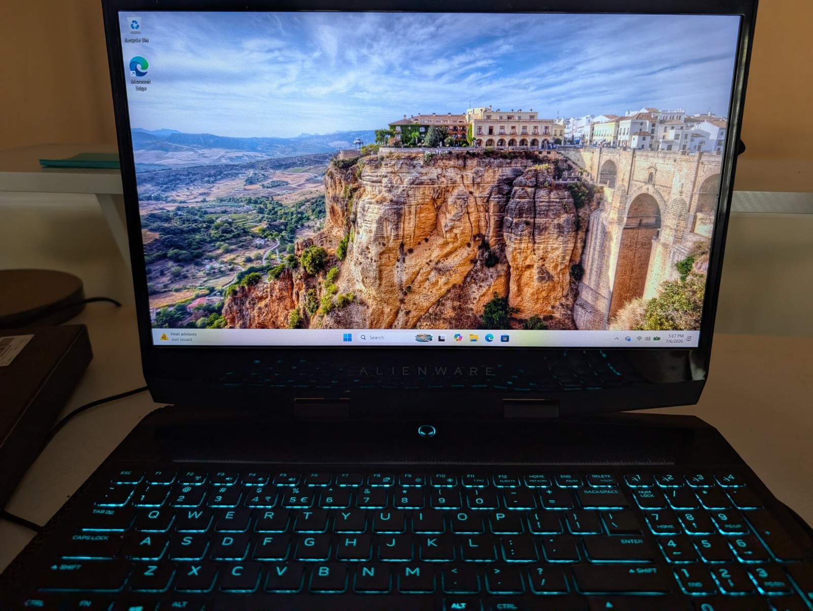 Alienware m15 Gaming Laptop – i7-8750H, RTX 2060 6GB, 16GB RAM, 512GB SSD, 144Hz