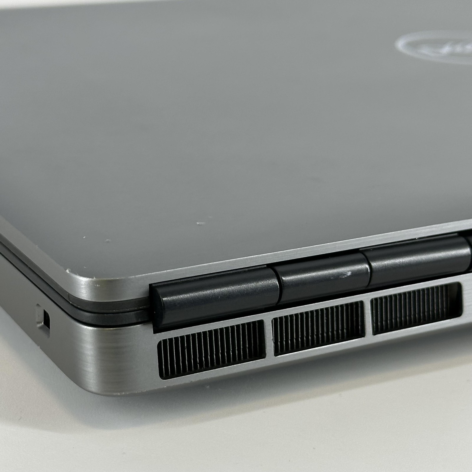 Dell Precision 7560 15.6 Gray FHD i9-11950H 2.60GHz 32GB 1TB SSD T1200 Good
