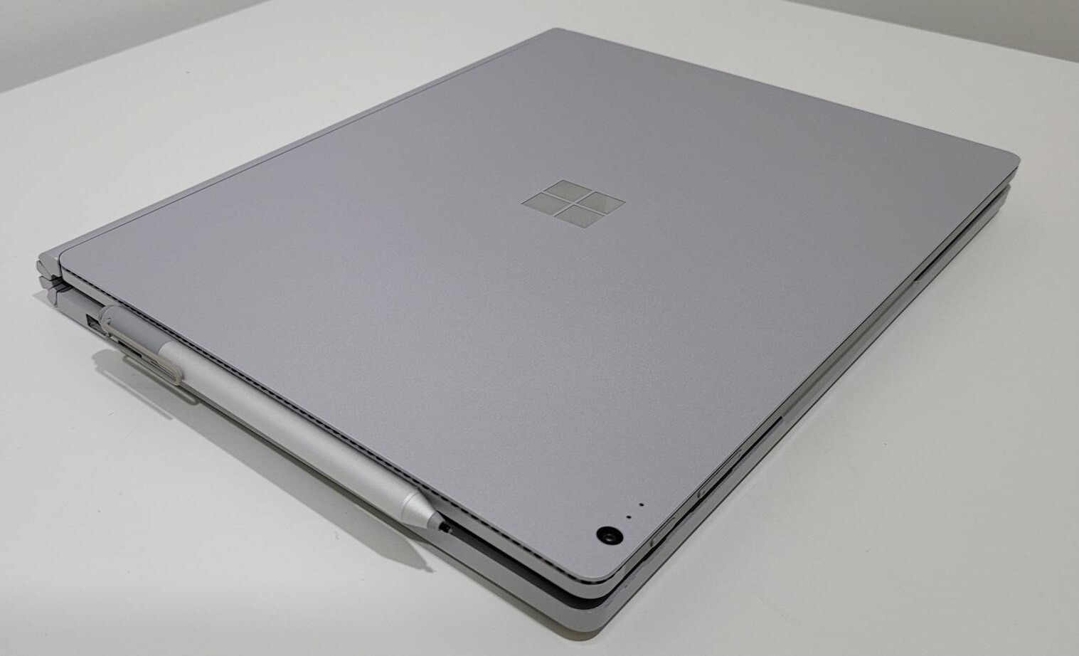 Surface Book 13.5″ Intel Core i7 16GB RAM With (GTX 965M 2GB RAM) 