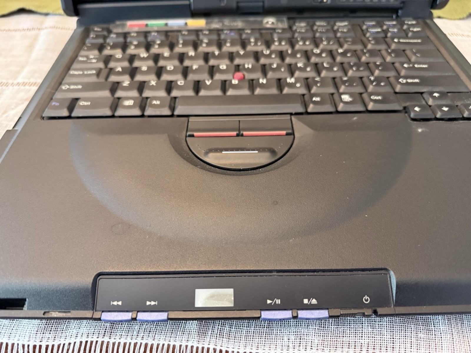 IBM ThinkPad i Series 2621-460 Laptop – Floppy, Serial, CD, BOOTS, BAD HDD