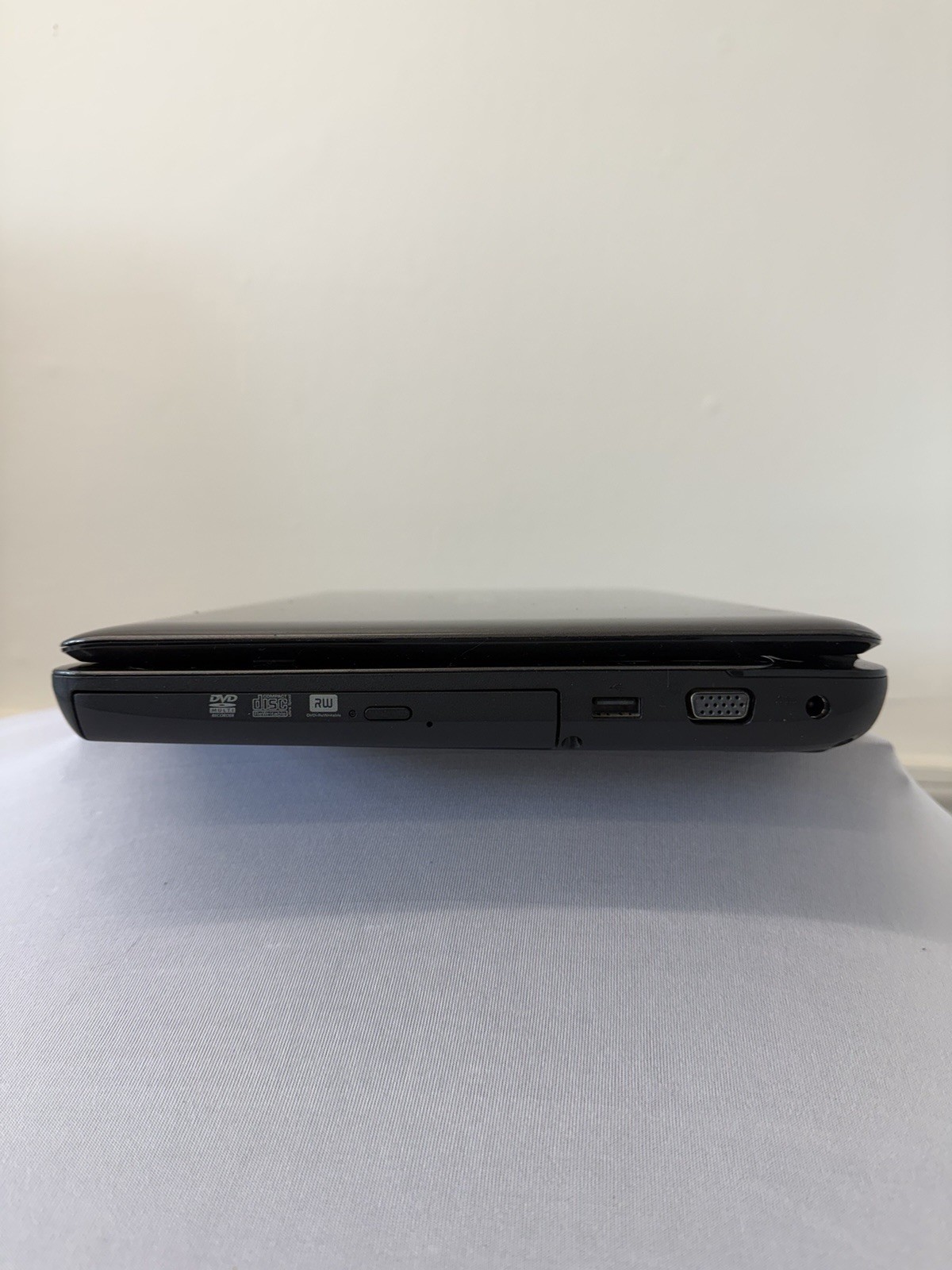 Toshiba Satellite L645D-54056 Laptop – Good Screen – CPU Unknown – Read Des
