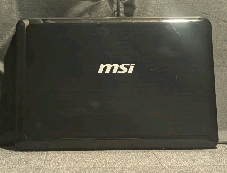 MSI L1350 N014 Intel Atom N455 10″ Laptop W/ Bag, Disks, Booklets & Charger Cord
