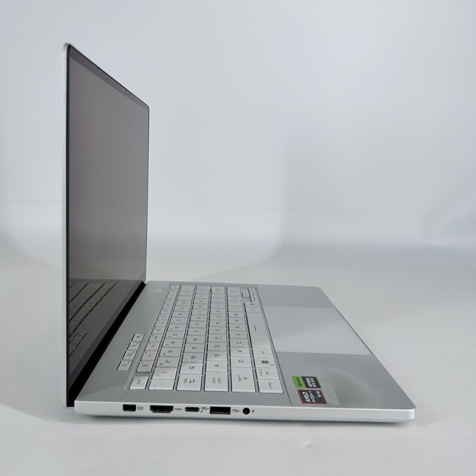 Asus ROG Zephyrus G14 GA403 14 QHD+ 2.GHz Ryzen AI 9 HX 370 32GB 1TB RTX 5070 Ti